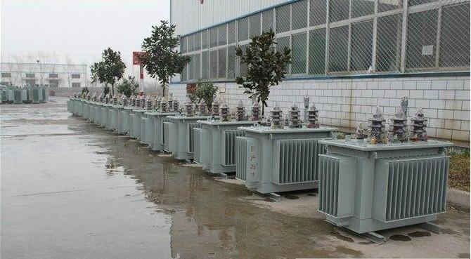 油浸式變壓器的保養(yǎng)如何去做?預防滲漏油:油浸式變壓器在油箱內(nèi)充滿變壓器油,裝配中依靠緊固件對耐油橡膠元件加壓而密封。